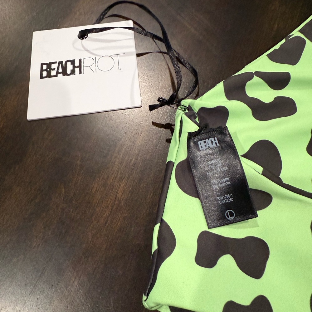 Beach Riot Workout Set, Neon Green Leopard Print -
Sports Bra L & Shorts M. - Picture 5 of 5